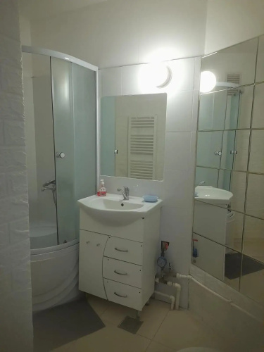 Central Bright Modern Studio