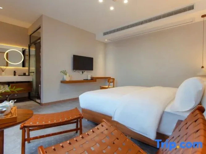 Luxury Double room with balcony and with courtyard view