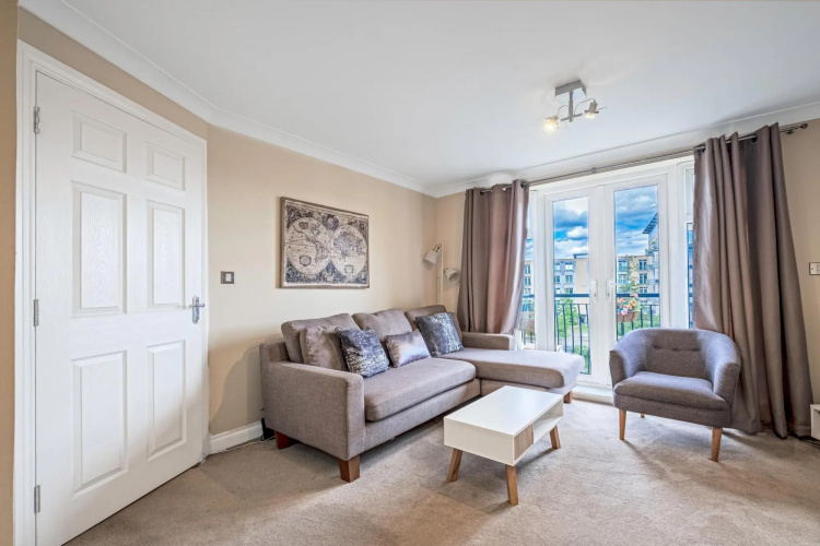 Reading Town Centre River View Serviced Apartments