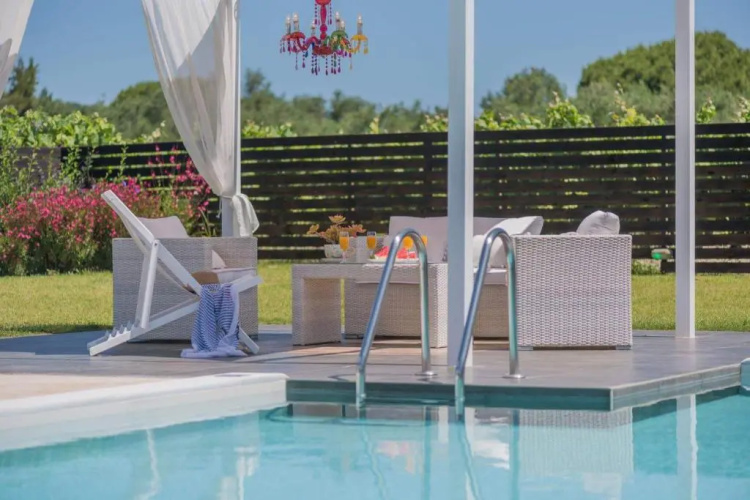 Madini Luxury villa with private heated pool