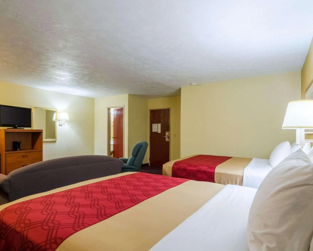 Econo Lodge Interstate 35 Exit 183