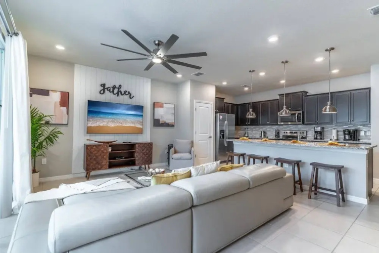 886 Windsor Island