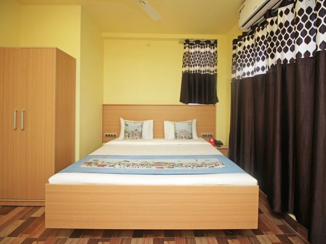 OYO 9563 Hotel RR Residency