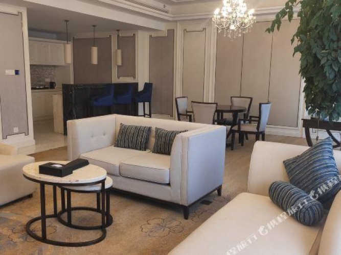 Premier Suite