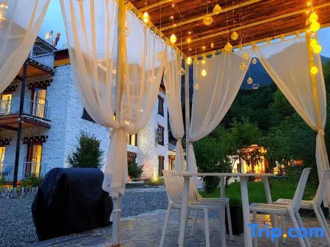Danba Blue Bird Homestay
