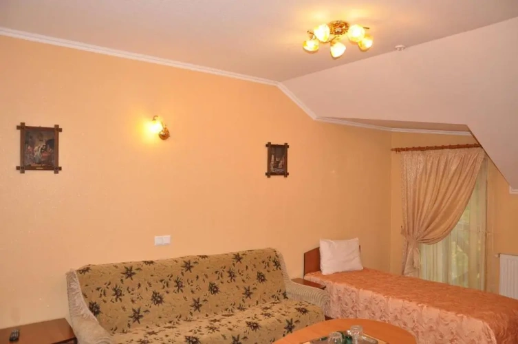 Standard Twin room with balcony