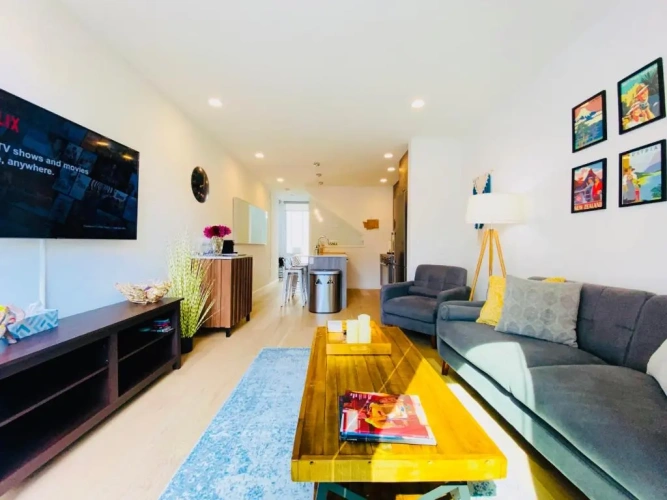 2 Bedrooms Apartment