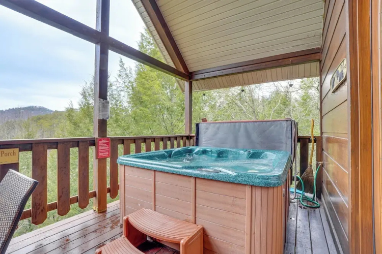 2-tier Deck & Hot Tub: Quiet Sevierville Cabin
