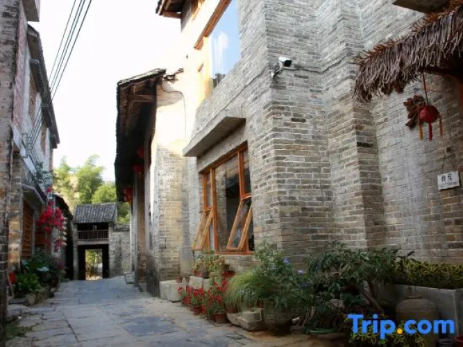 Zhaoping Huangyao Town Poya Inn