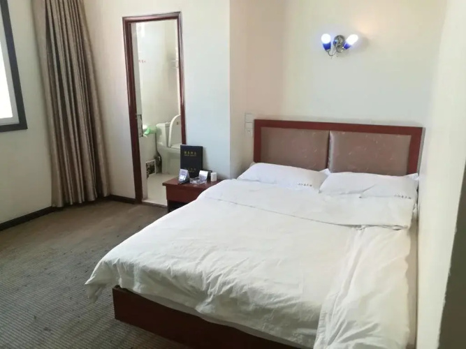 Tiny Jiangnan Hotel