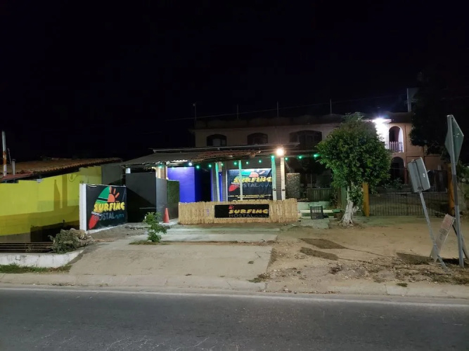 Surfing Hostal - Hostel