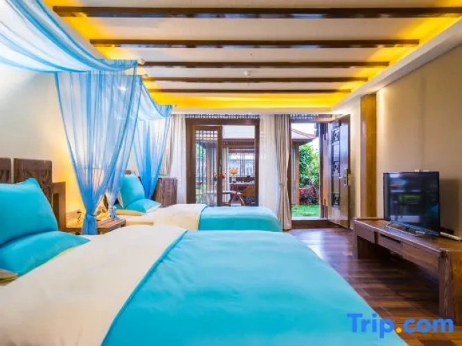 Standard Twin room with garden view