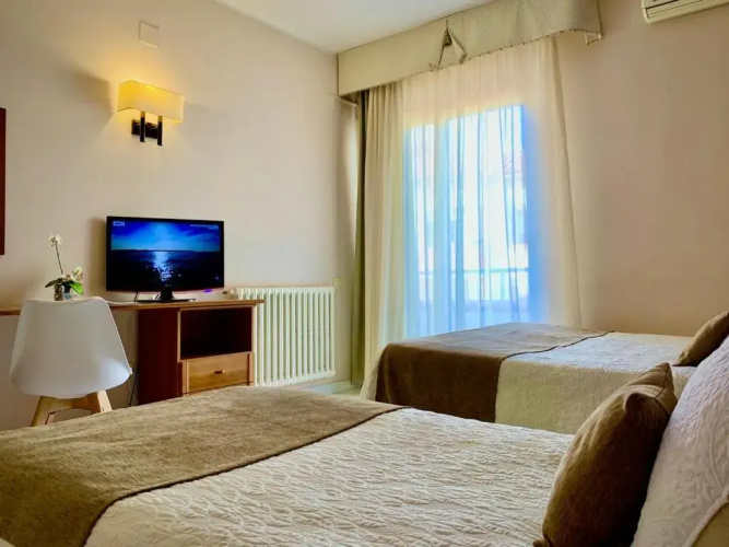 Hotel Llansola