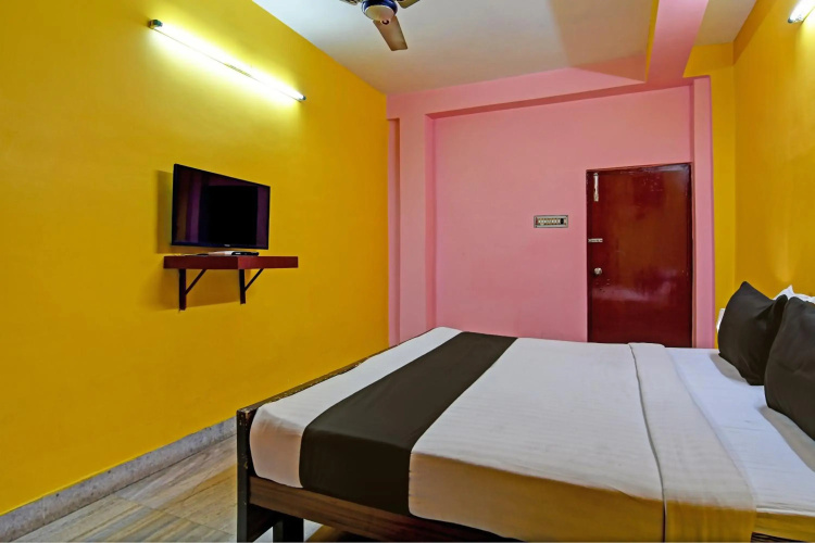 Flagship 75235 Hotel Red Rose