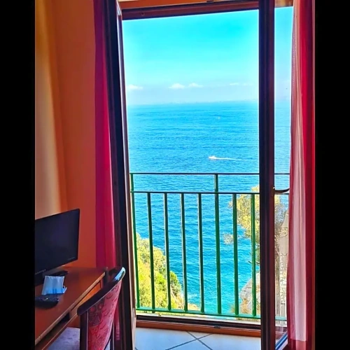 Standard Quadruple room with sea view