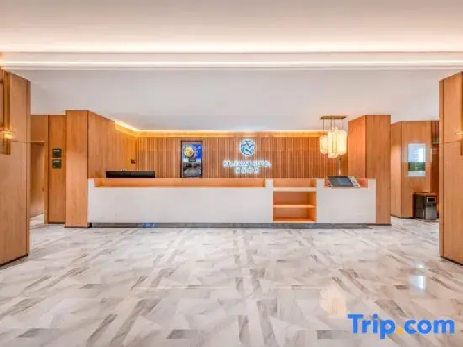 Starway Hotel (Kunming South Railway Station)