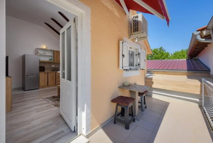 Apartment with balcony