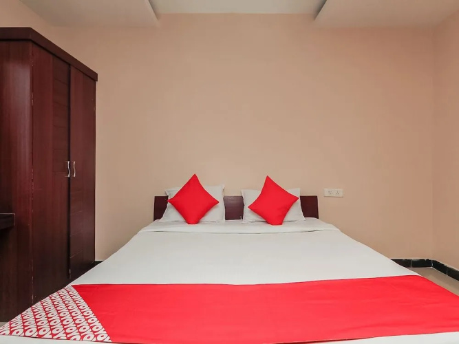 OYO 740 Hotel Suravi