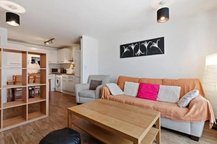 Spacious 2bdr Apt for 4p, Near Trendy Hackney