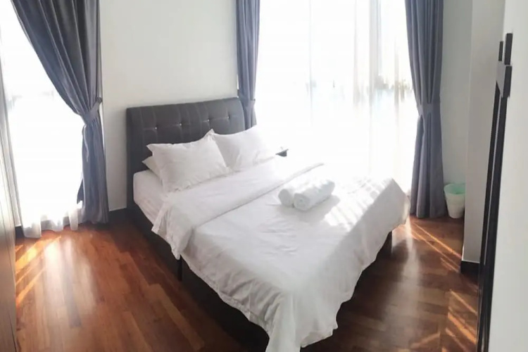 Vinz at Silverscape Luxury Residence