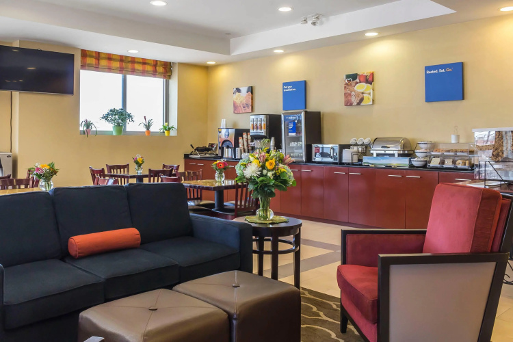 Comfort Inn & Suites LaGuardia Airport photo 21
