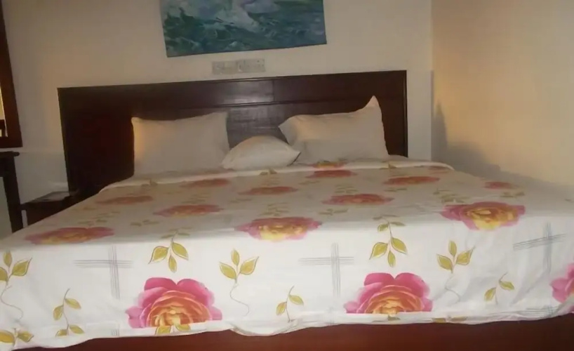 Franphinas Suites and Hotel