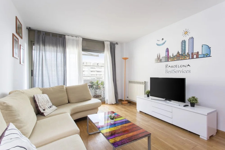 1317 - Modern Forum Apartment