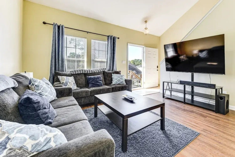 3 Bedrooms Apartment