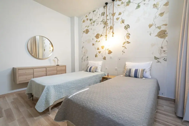 Topos Maisonette Left by Rentalspro