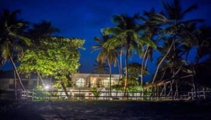 Aaki Hotel