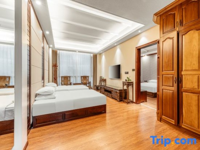 Quadruple Family Suite