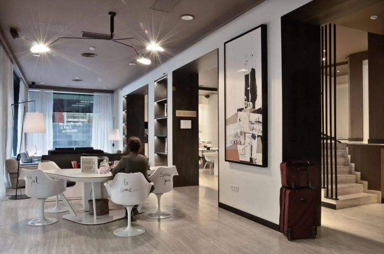Pol & Grace Hotel