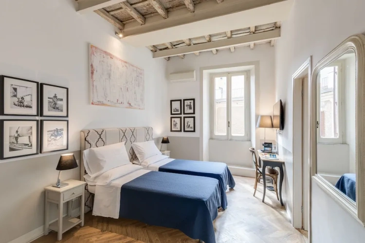 Standard Double room with courtyard view