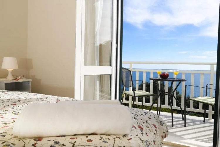 2 Bedrooms Apartment with balcony and with sea view