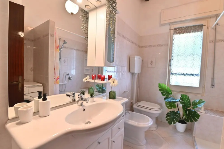 IzzHome Colonial