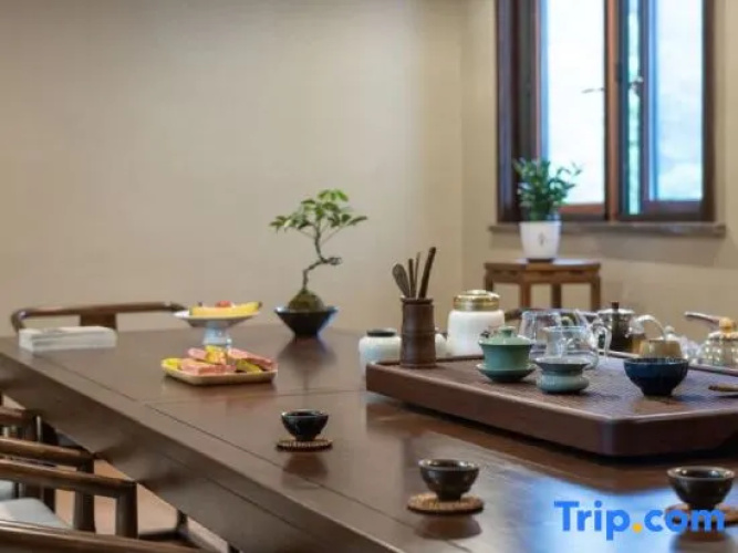 Xinchang Big Buddha Temple Fanyin Hotel