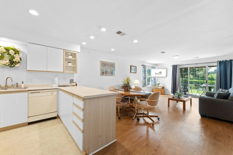 Carefree Getaways 2 Bedroom Condo by RedAwning