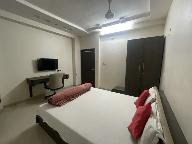 Goroomgo Narayan Executive Gujrat
