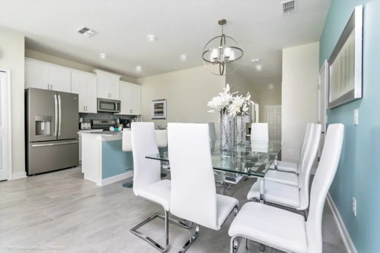 5 Bedroom Town Townhouse