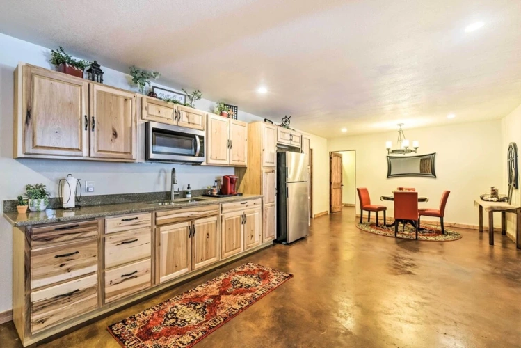 5 Bedrooms Cottage