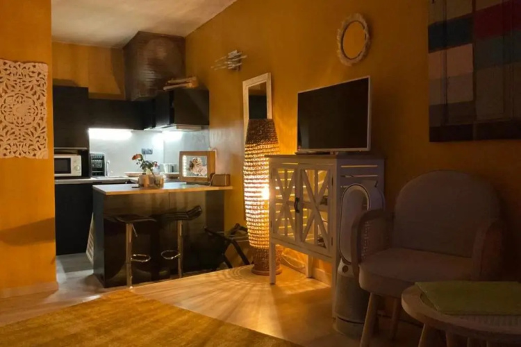 Nice Studio 20 M Near The Place D'albertas!