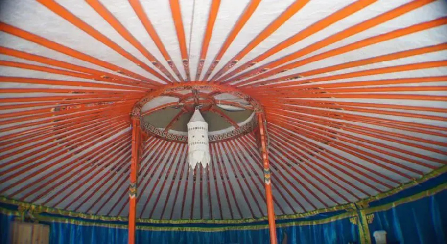 Iloons yurt