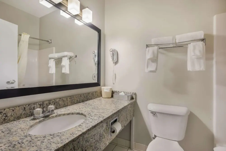 Quality Inn & Suites South