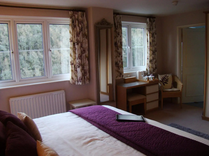 Pine Lodge Guest House
