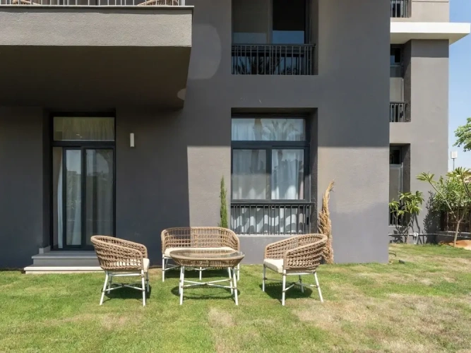 2 Bedrooms Premium Basement Apartment with garden view