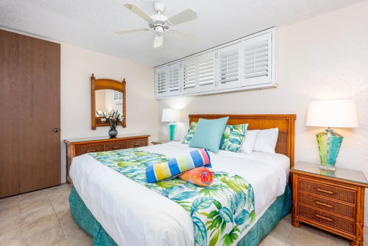 Papakea L207 Ocean Front 1 Bedroom 1 Condo by RedAwning
