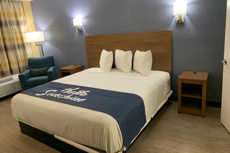 Standard Double room with city view