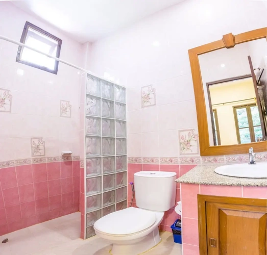 6 Bedrooms Double Villa