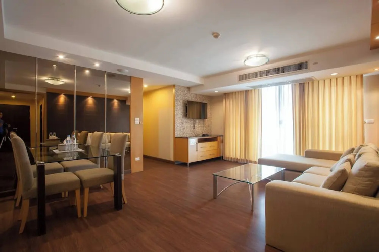 5A - 2 Bedroom Downtown Apartment With Shared Pool