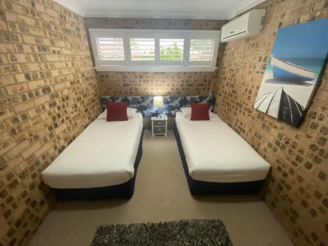 2 Bedrooms Quadruple Duplex Apartment